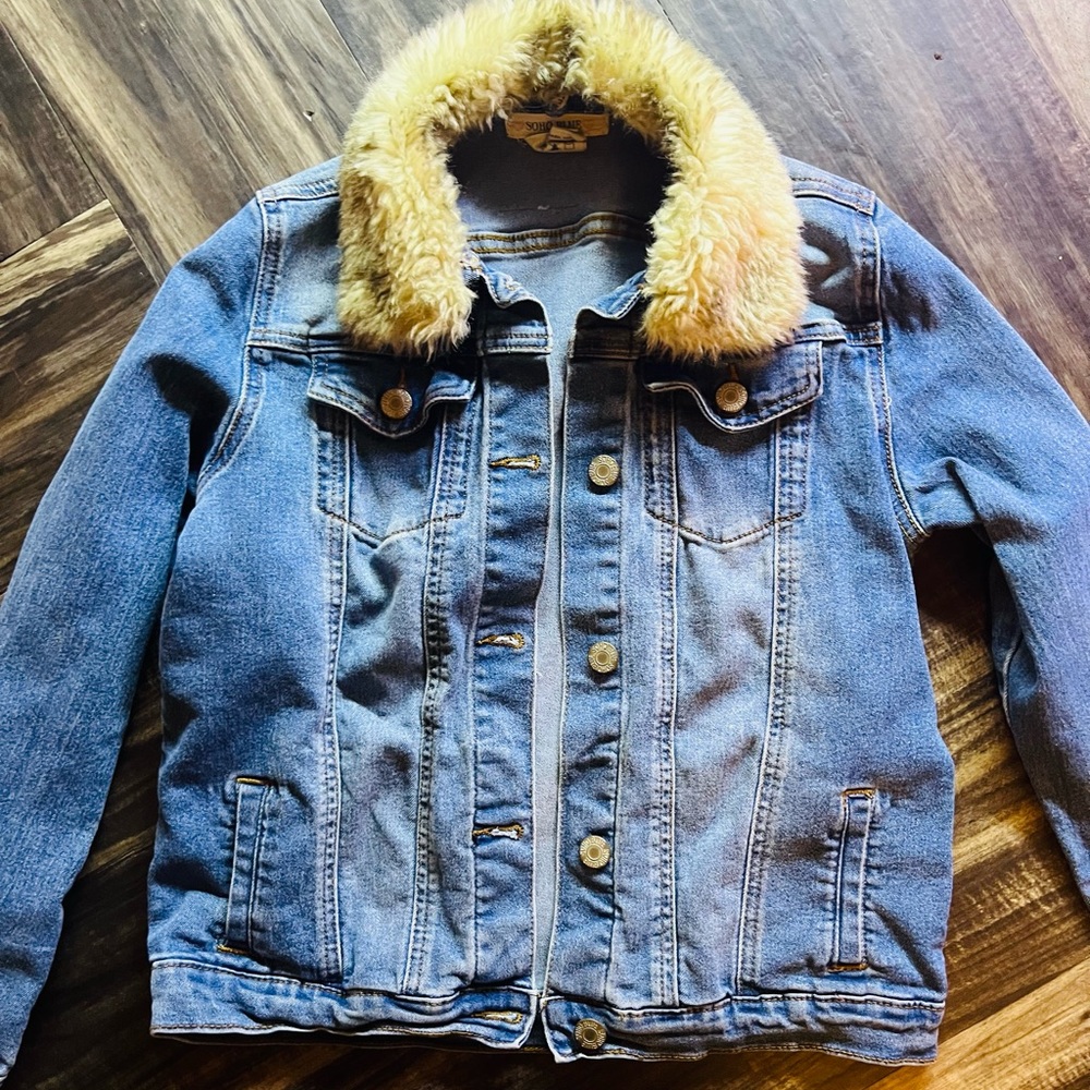 Jean Jacket w/ faux fur Collar